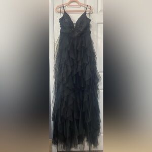 Elegant Black Ruffled Tulle Evening Dress